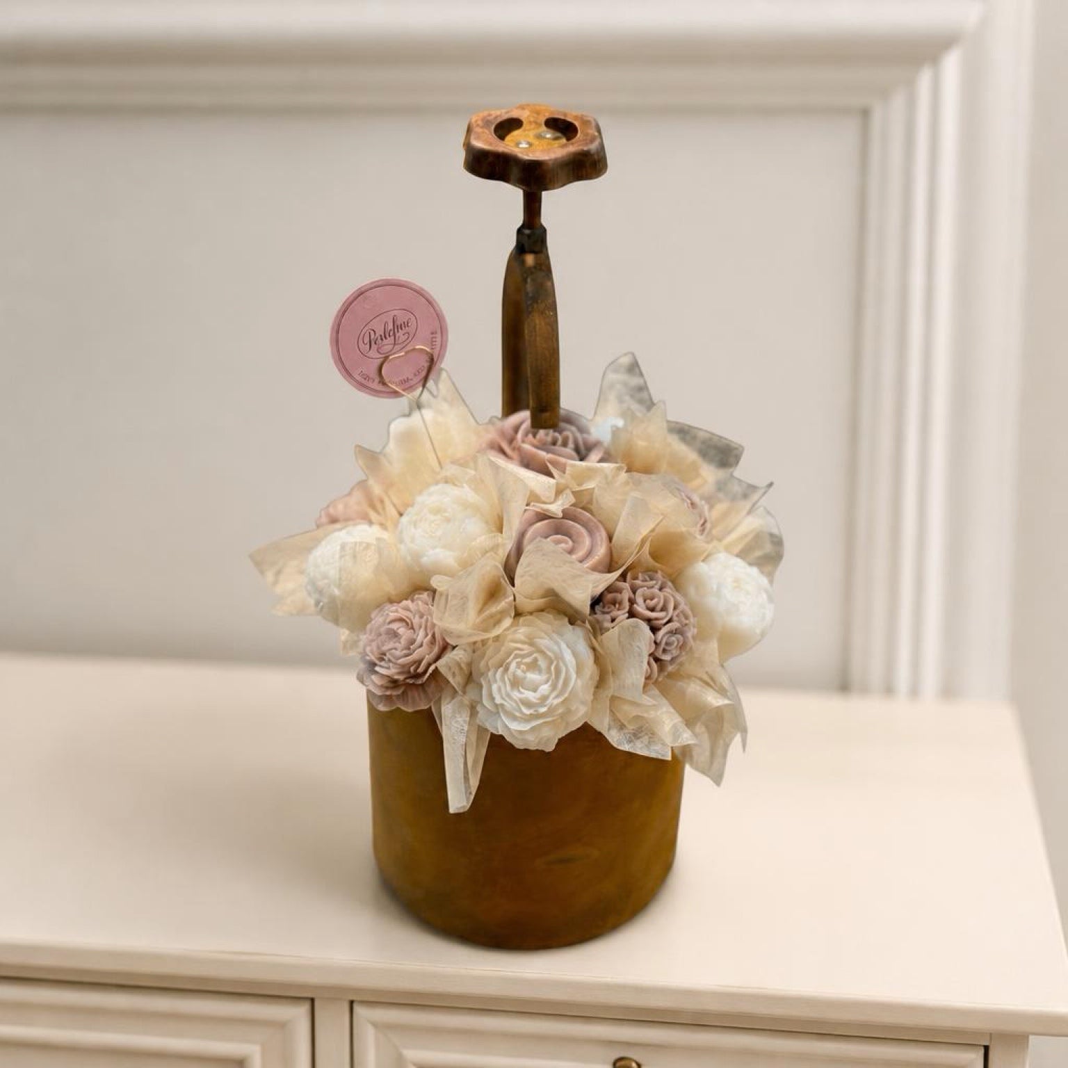 Bouquet Candle roestige emmer met kraan