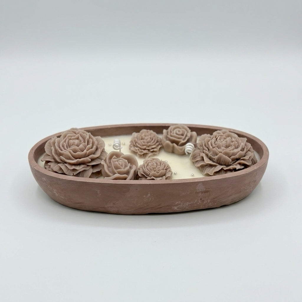 Decoratieve schaal met bloemen