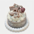 Tea Time Cake met lekkers op schoteltje