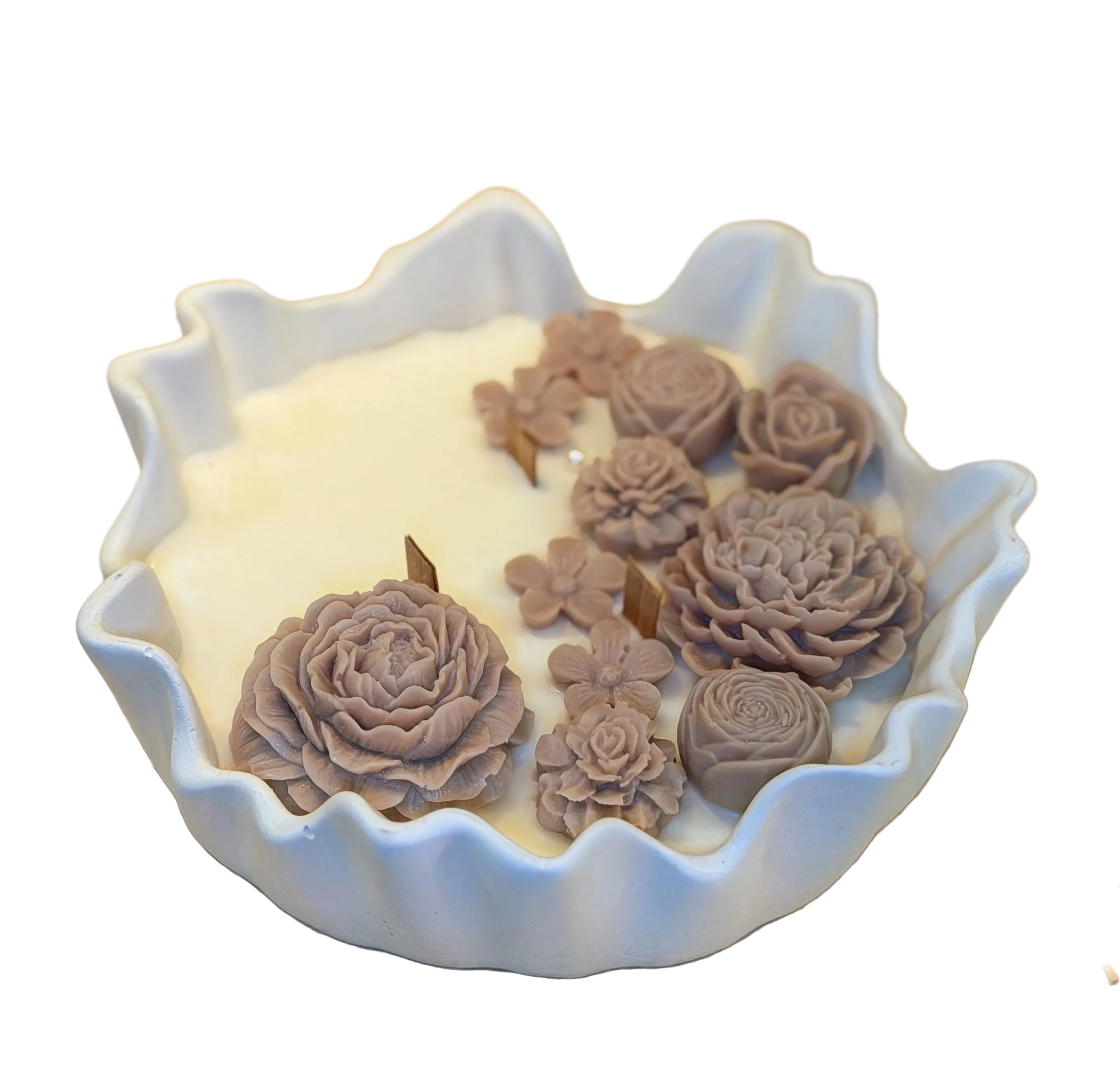 Decoratieve schaal met bloemen